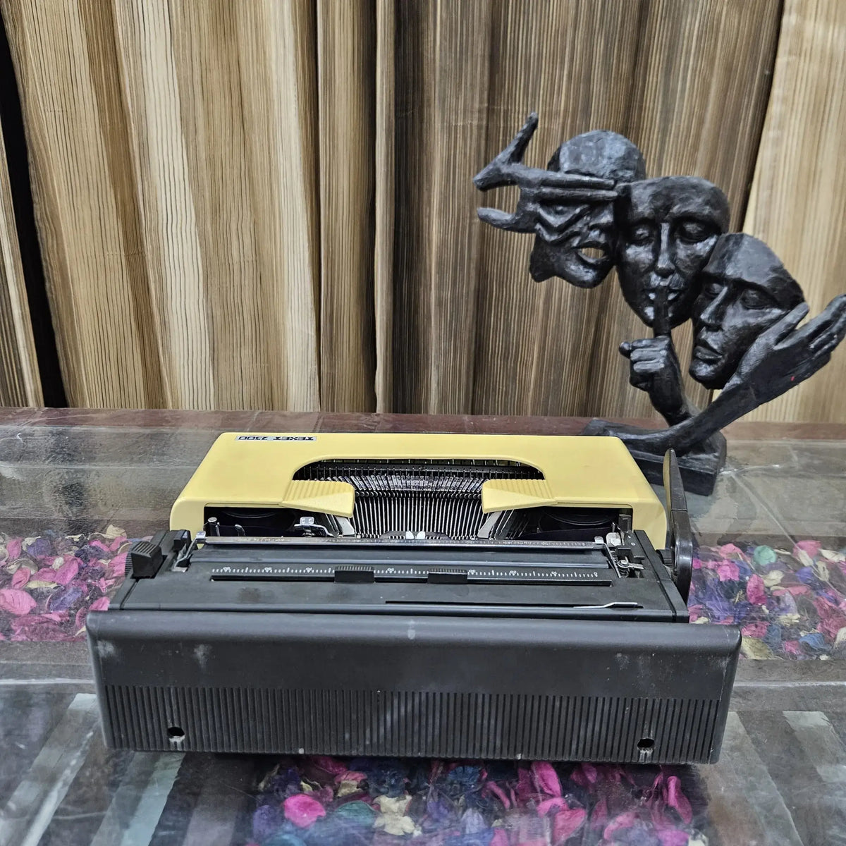 Textet 2500 manual typewriter rear view portable typing machine restored vintage typewriter – RR Typewriter Mart
