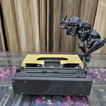Textet 2500 manual typewriter rear view portable typing machine restored vintage typewriter – RR Typewriter Mart