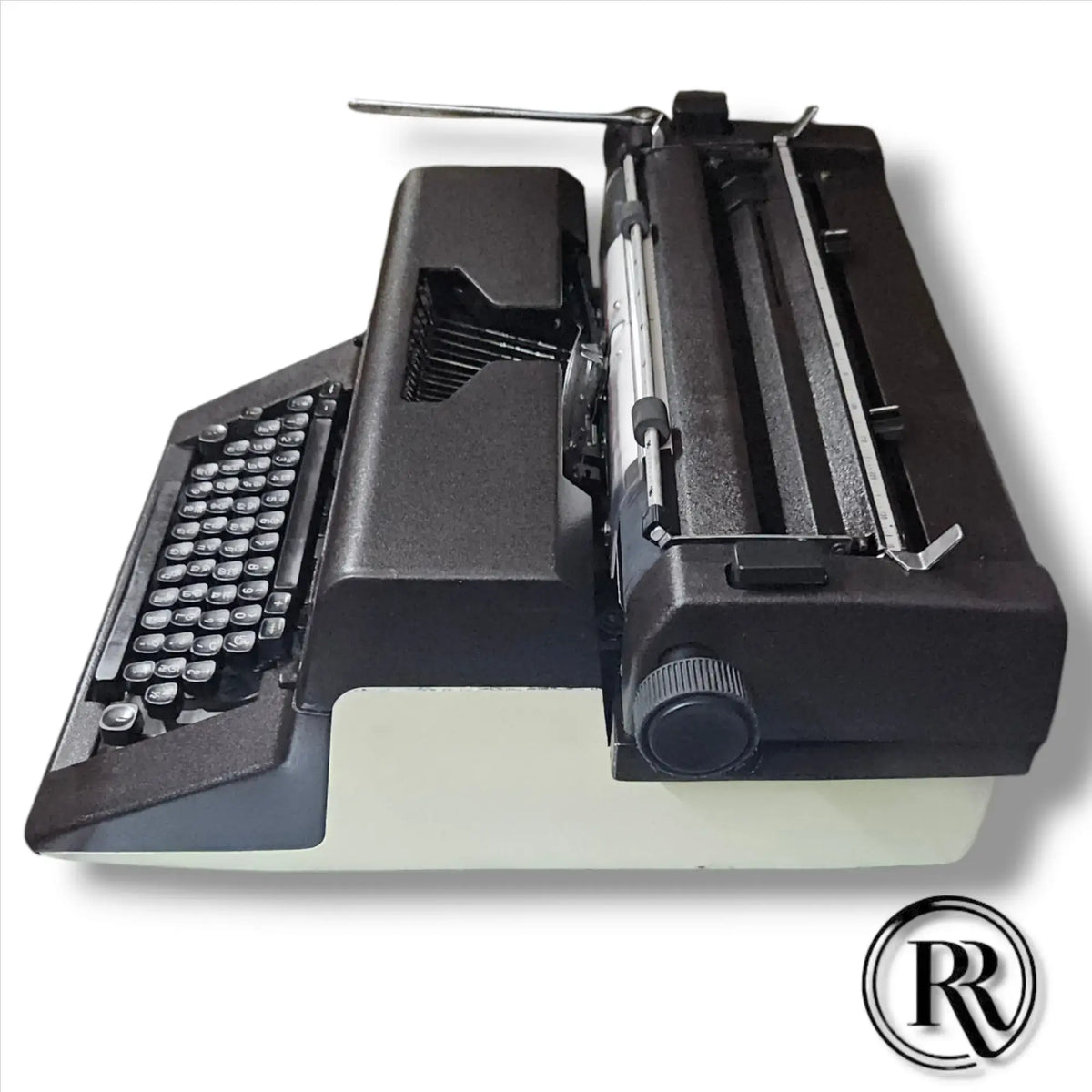 Side profile of Manual Facit Typewriter with carriage, RR Typewriter Mart typewriter machine price