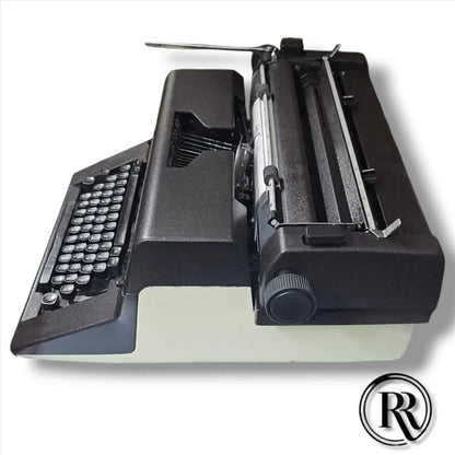 Side profile of Manual Facit Typewriter with carriage, RR Typewriter Mart typewriter machine price