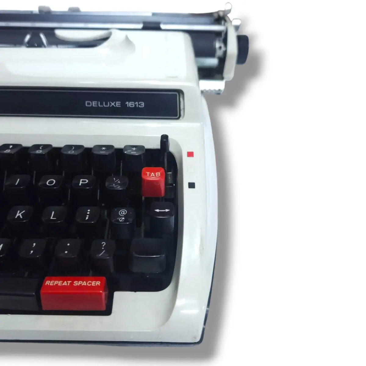 Close-up Brother Deluxe 1613 typing machine keys, buy typewriter from RR Typewriter Mart seller