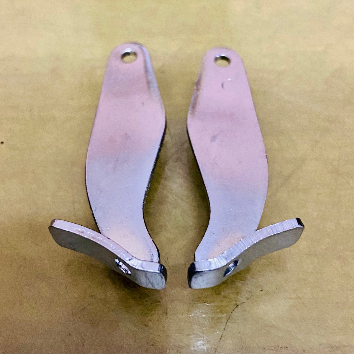 Original Remington typewriter left and right PB rod brackets – RR Typewriter Mart