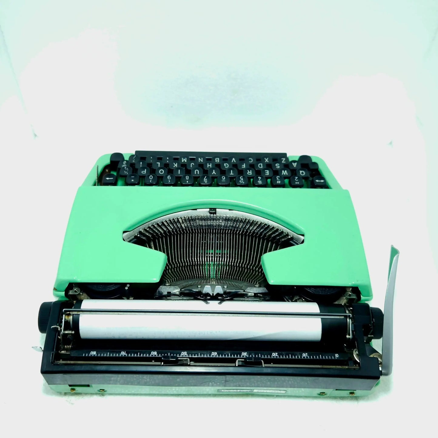 Brother Charger 11 Typewriter – Electric Green Beauty, Fully Restored & Collectible | Shop Now!