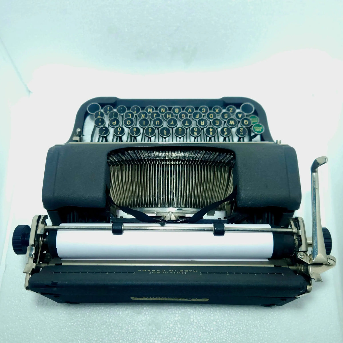 Buy typewriter in Pune – Own a one-of-a-kind Underwood masterpiece today!