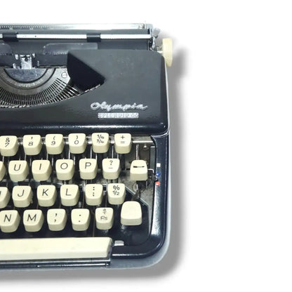Close-up Olympia Splendid 66 imported typewriter keys, buy typewriter from RR Typewriter Mart