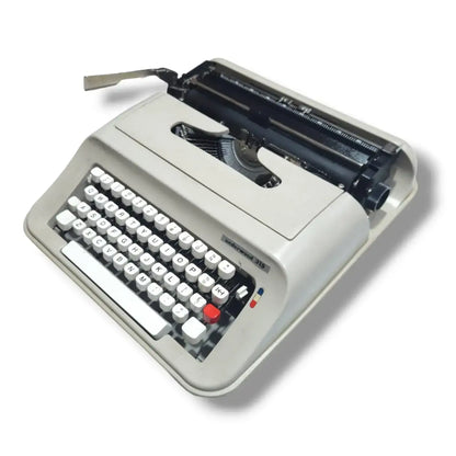 Underwood 319 portable typing machine for writers at RR Typewriter Mart typewriter seller