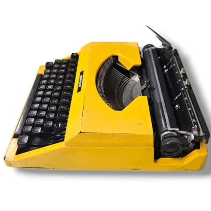 Side profile Silver Reed portable manual English typewriter, buy typewriter at fair typewriter price