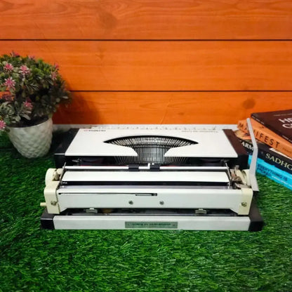 Olympia Traveller Deluxe manual typewriter made in Germany – buy typewriter online