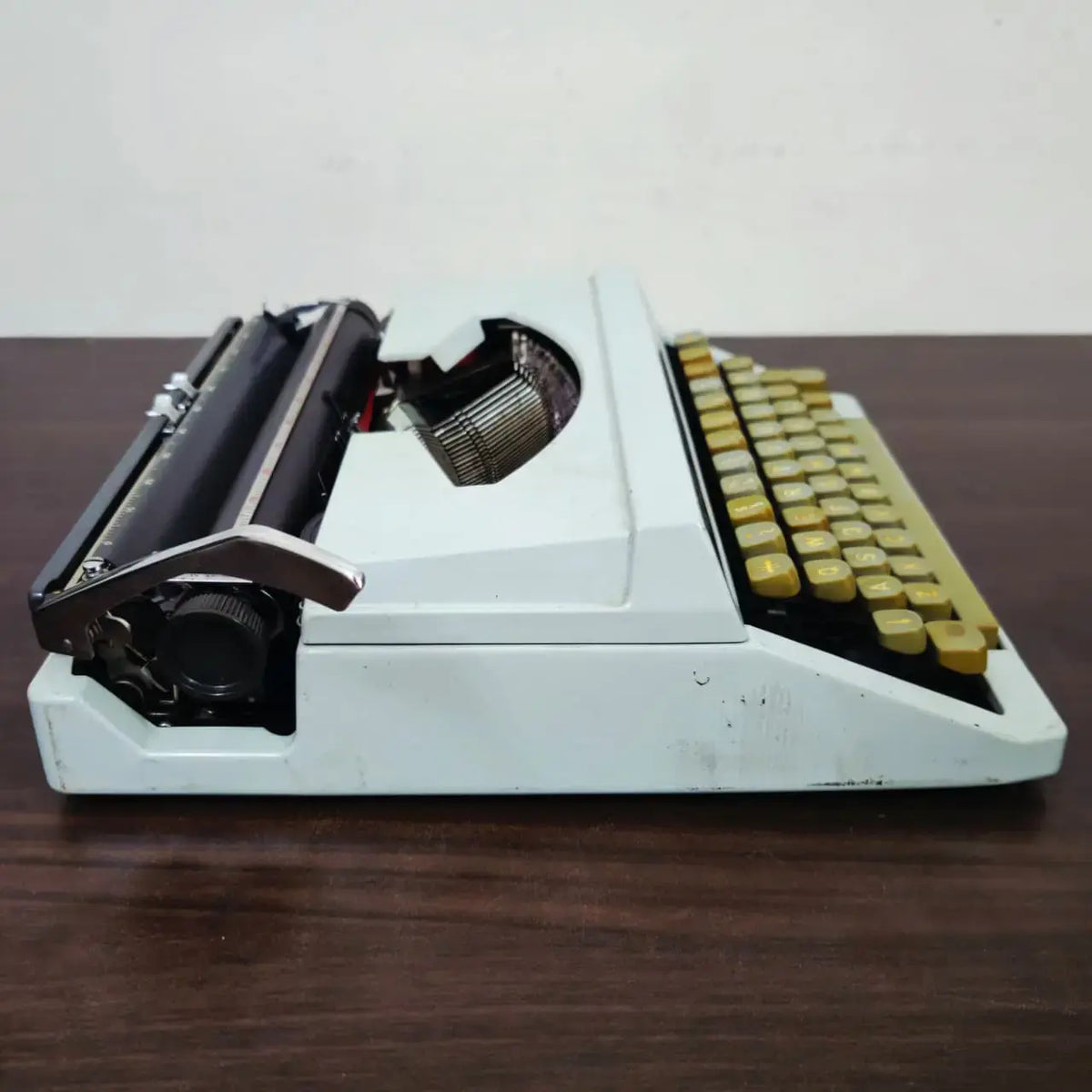 Silver Reed 100 Portable Typewriter