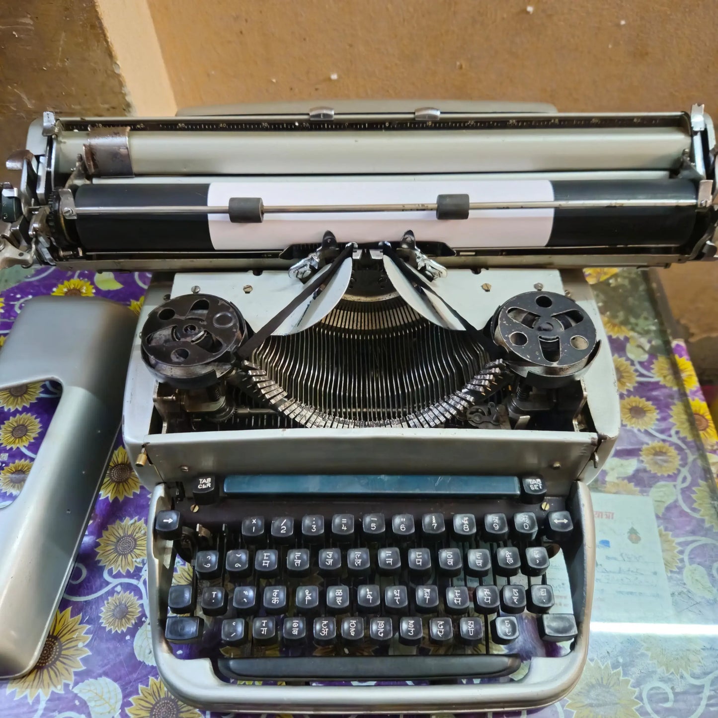 Classic Remington typewriter – Hindi typing machine for letters, documents, and creative use