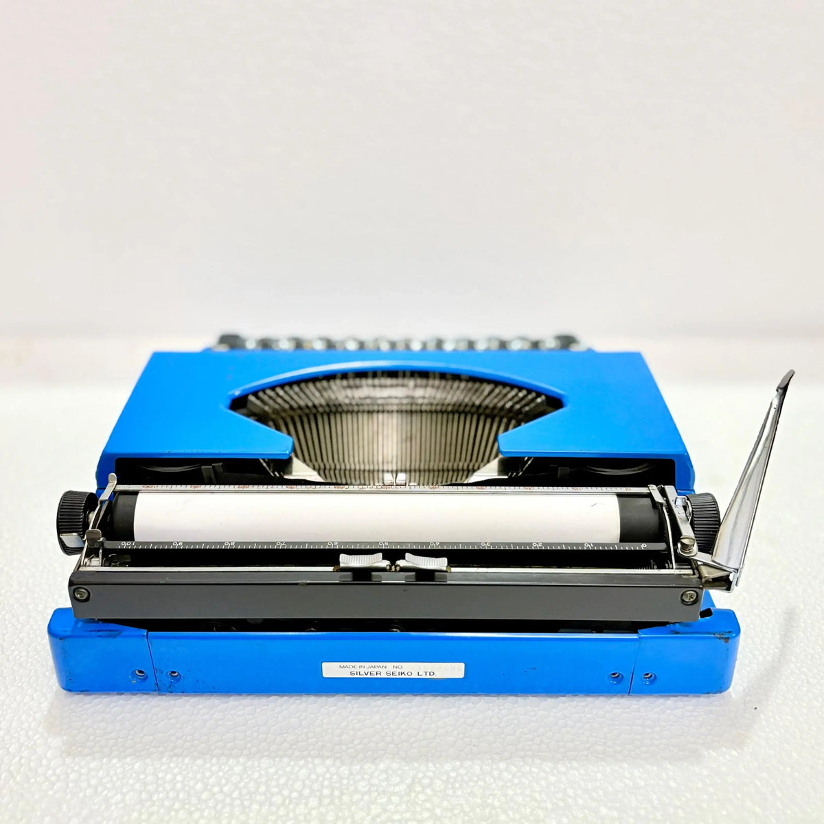 Rear view of Silver Reed manual typewriter, highlighting Japanese portable typewriter build