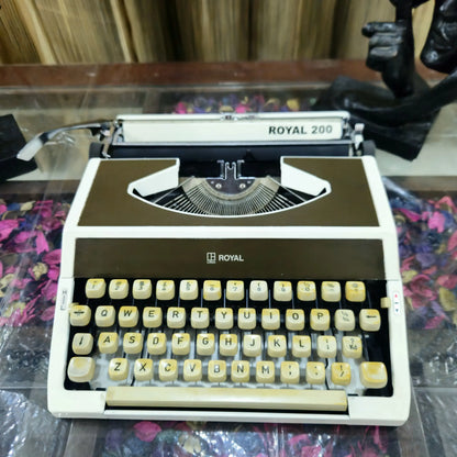 Royal 200 portable Manual English Typewriter for sale, vintage Japanese typing machine at typewriter shop