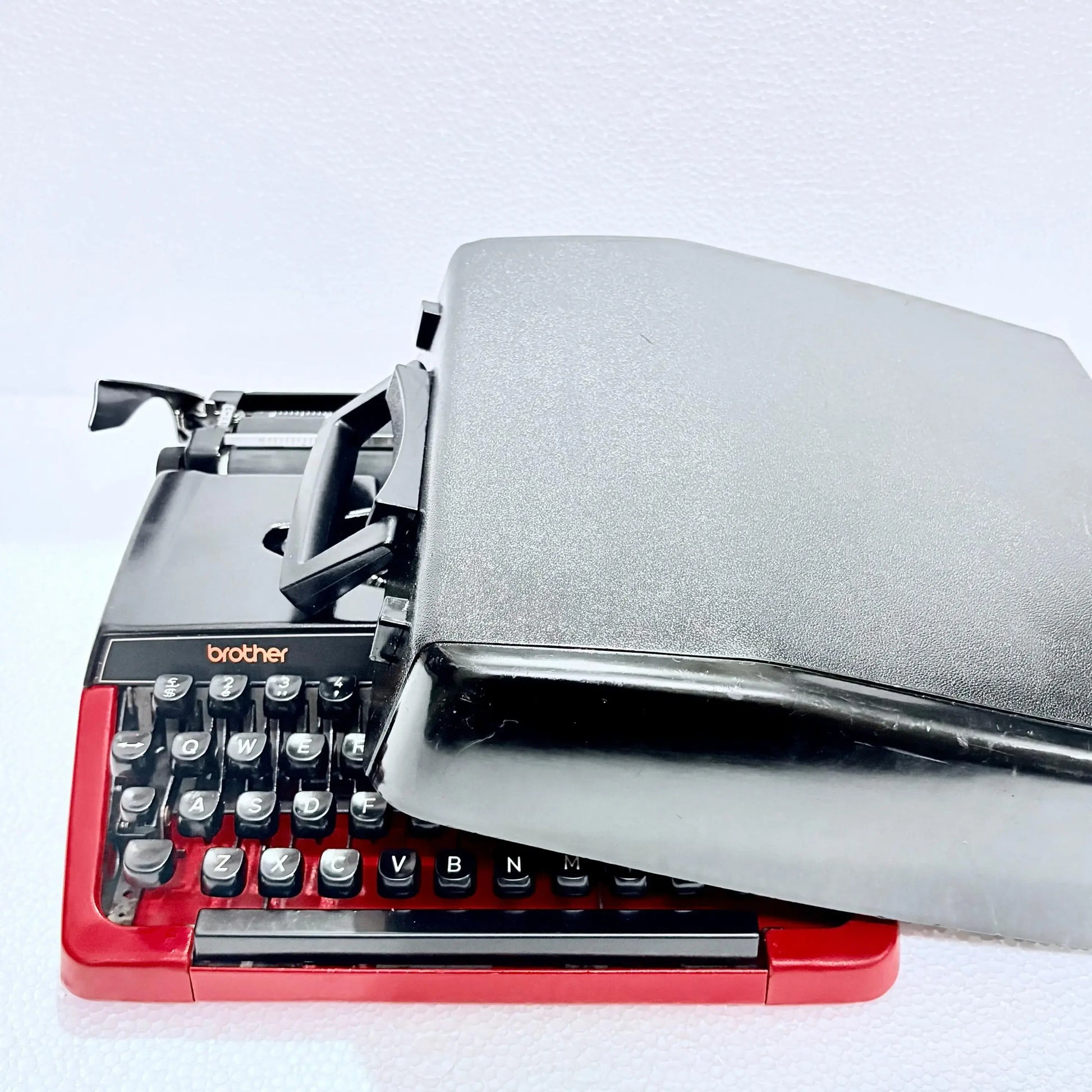 Brother Deluxe 220 Inferno Red Typewriter – Made in Japan | RR