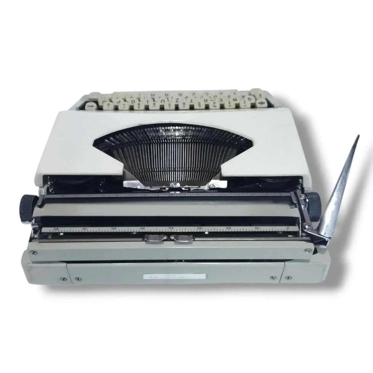 Madi 2000 typewriter with a 70% discount from the best typewriter supplier near you.