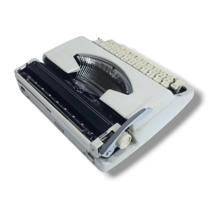 Buy Brother Deluxe 900 portable manual English typing machine at RR Typewriter Mart store