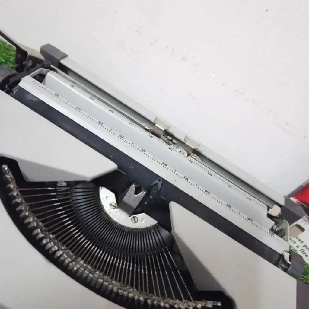 Brazilian Olivetti Tropical Typewriter 🌴 | Manual Typewriter | Typewriter Shop Near Me 📍