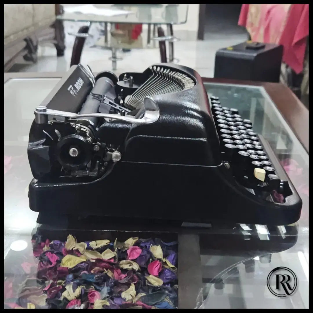 Side profile of Remington Typewriter portable typing machine, imported American writer’s typewriter shop