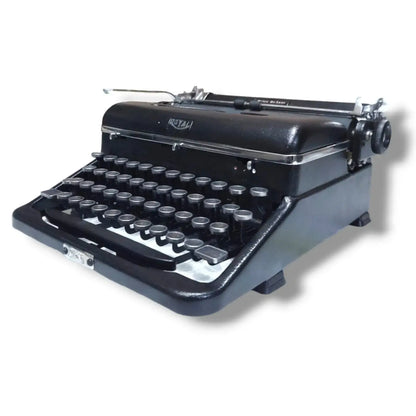 Classic Royal Typewriter – Premium vintage typewriter for sale from a top typewriter seller.