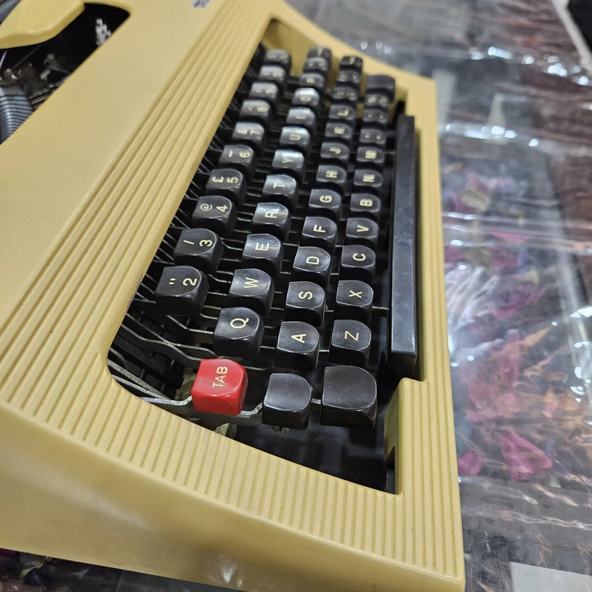 Textet 2500 typewriter keyboard close up portable manual typing machine smooth typing – RR Typewriter Mart