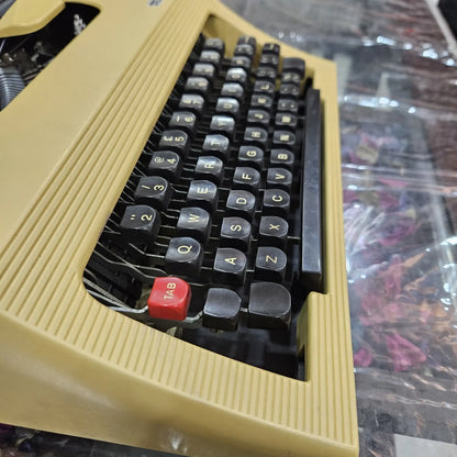 Textet 2500 typewriter keyboard close up portable manual typing machine smooth typing – RR Typewriter Mart