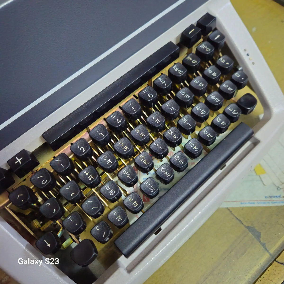 Godrej Hindi Typewriter for typing in Hindi - easy to use machine