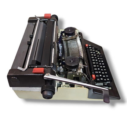 Facit Scholar English Typewriter side profile, Buy Facit English Typewriter from RR Typewriter Mart