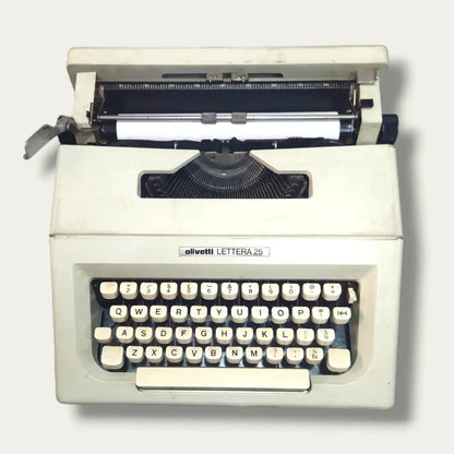 Olivetti Lettera 25 Porcelain White Typewriter
