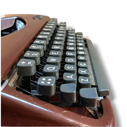 Olympia Splendid 66 Mahogany Typewriter