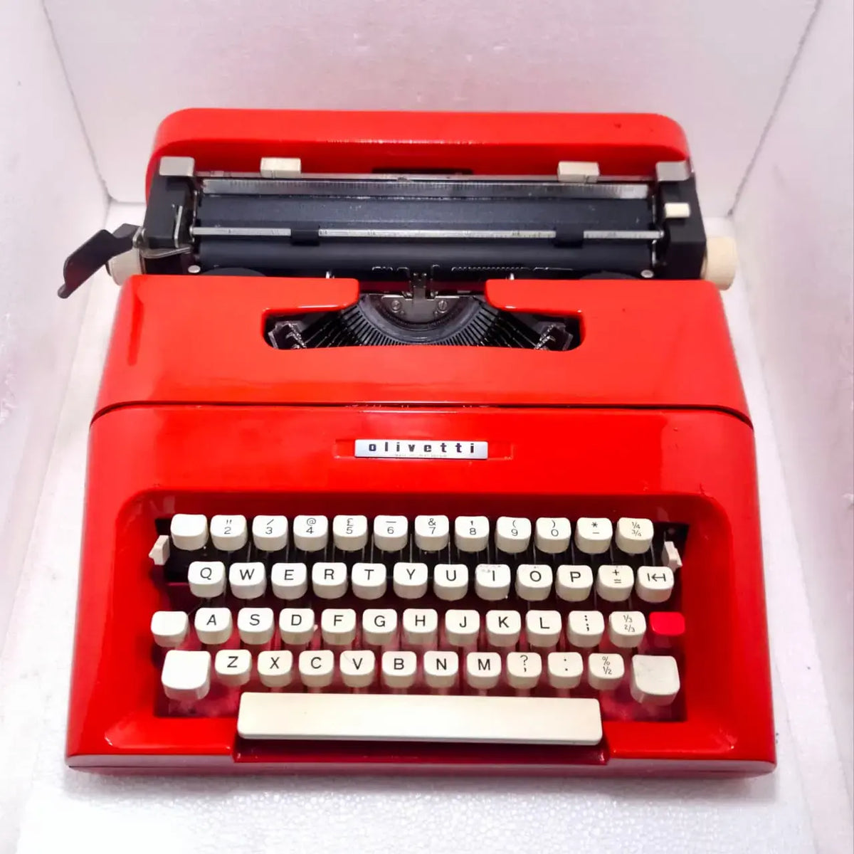 Olivetti Lettera 35 Typewriter Scarlet Red