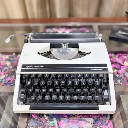 Silver Reed Silvertte English Portable Typewriter