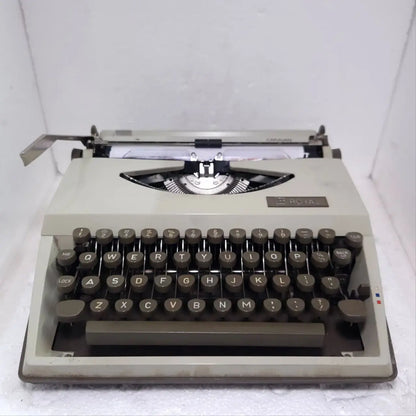 Royal Caravan Portable Typewriter