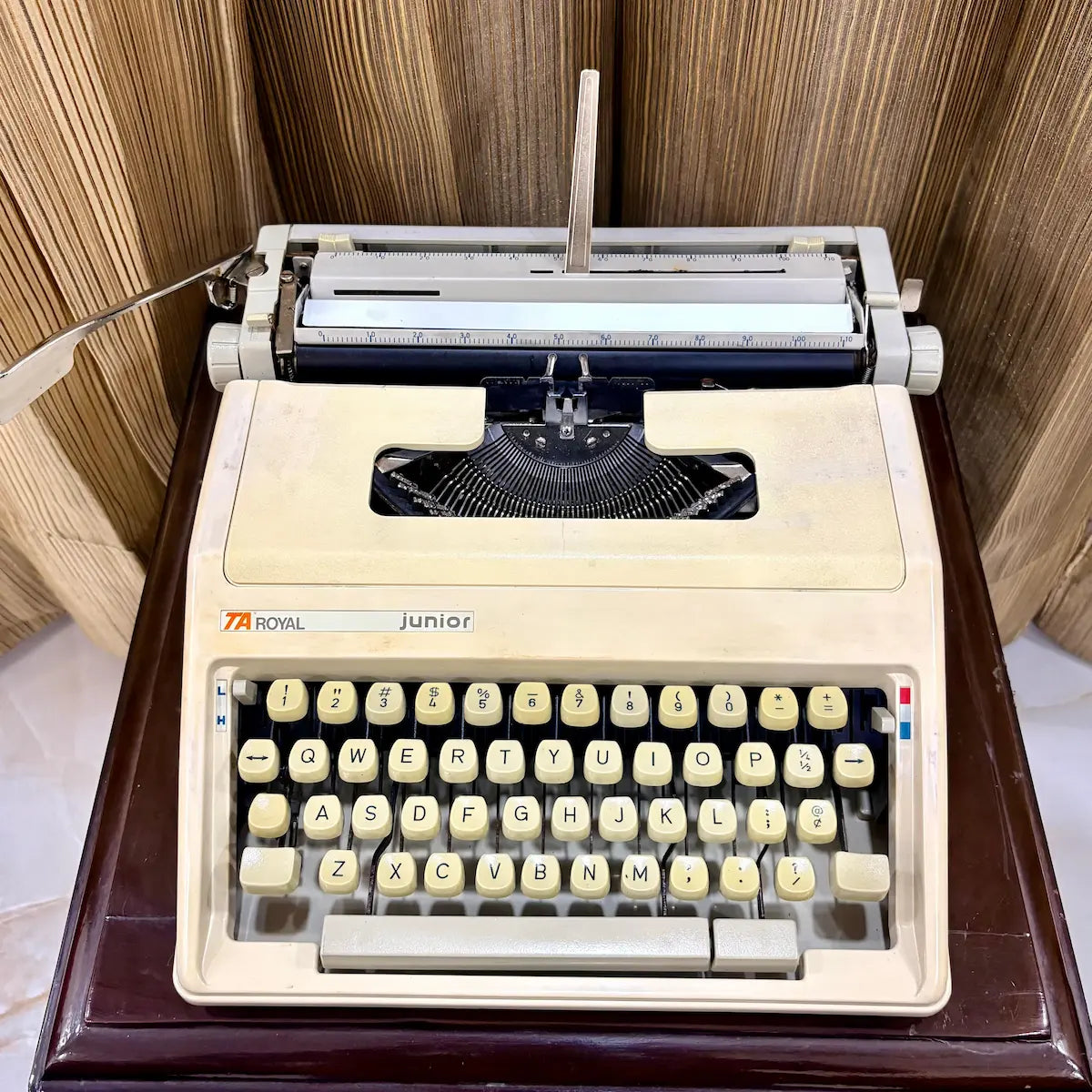 Royal Junior manual typewriter front view with English QWERTY keyboard and carriage, from RR Typewriter Mart.