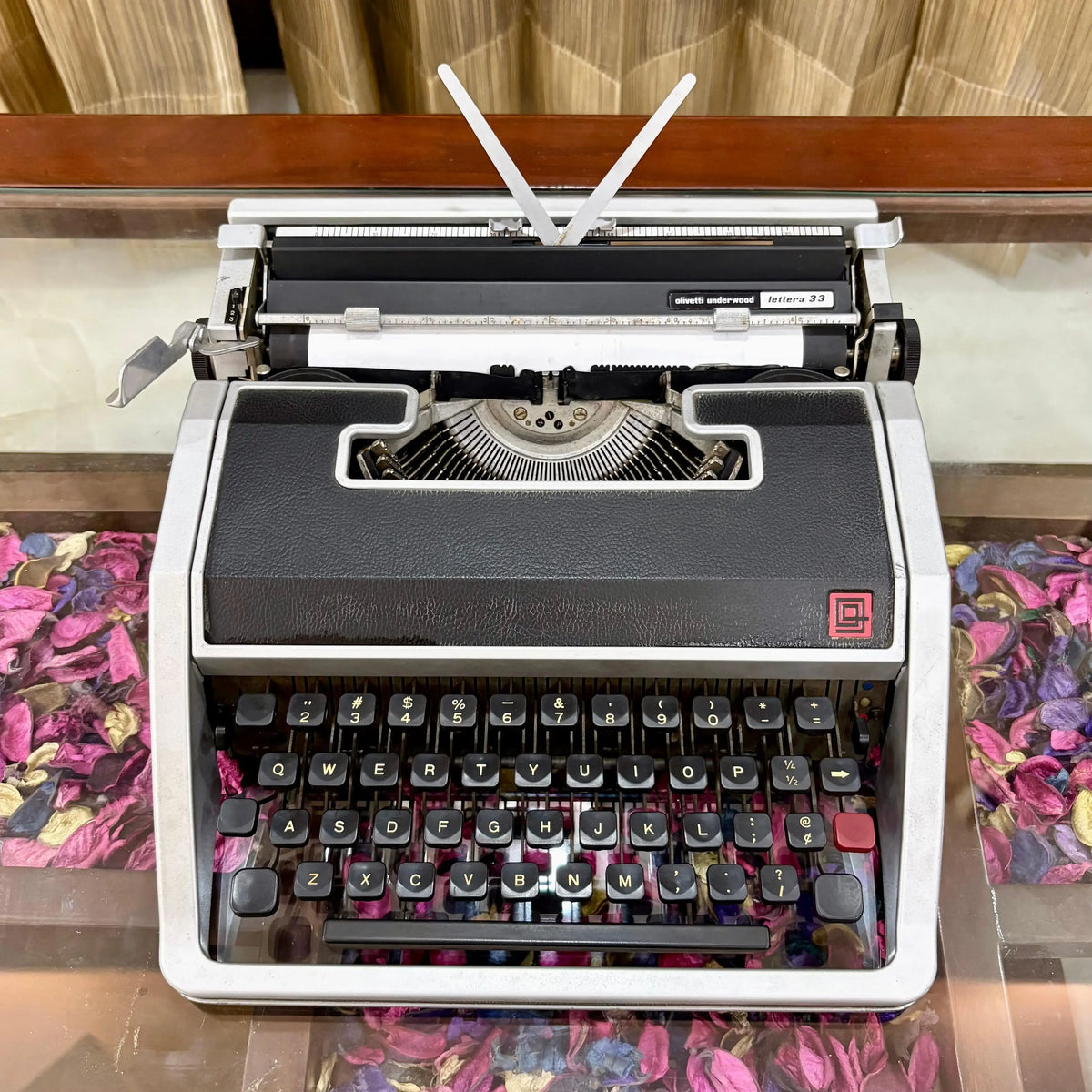 Olivetti Lettera 33 Typewriter