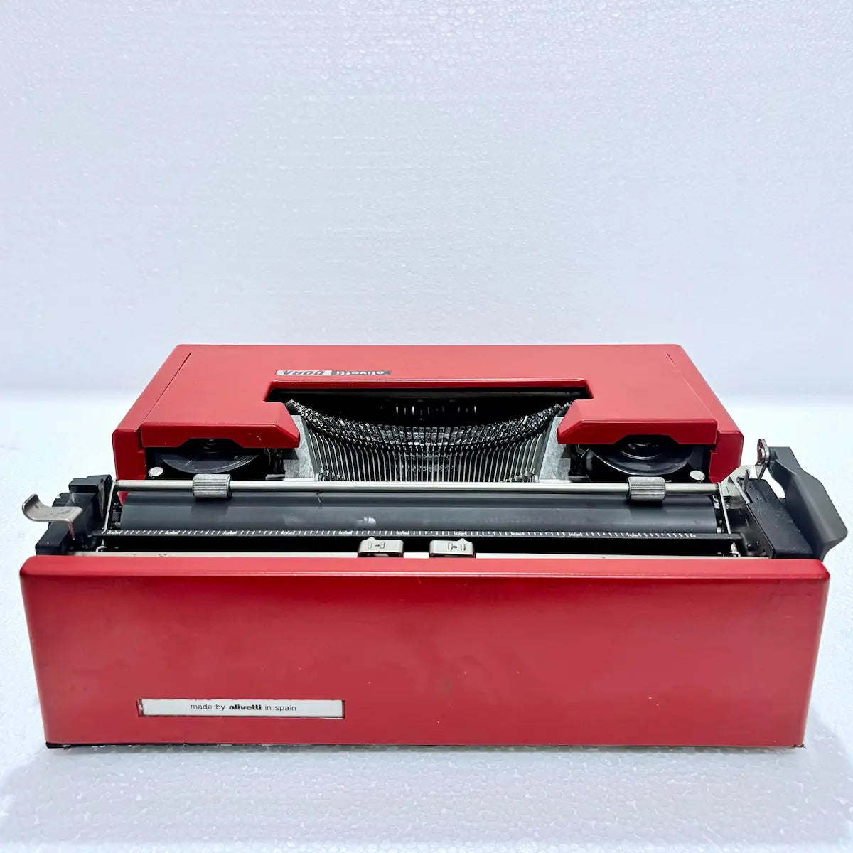 Typewriter seller India, Olivetti Dora Carmine red manual vintage typewriter, RR Typewriter Mart Delhi online
