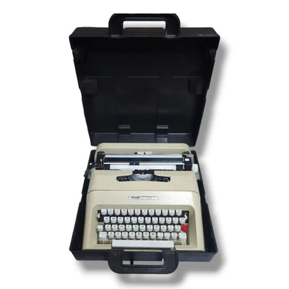 Olivetti Lettera 35 English Typewriter