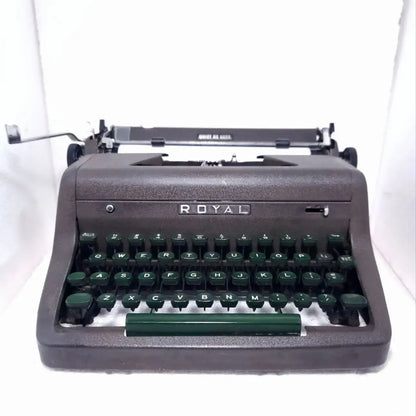 Royal Quiet De Luxe Typewriter