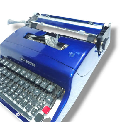 Olivetti Lettera 32 Lightening Blue Typewriter