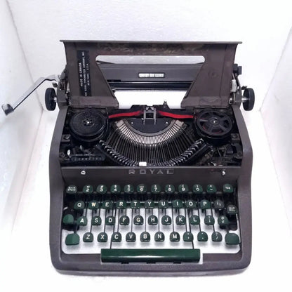 Royal Quiet De Luxe Typewriter