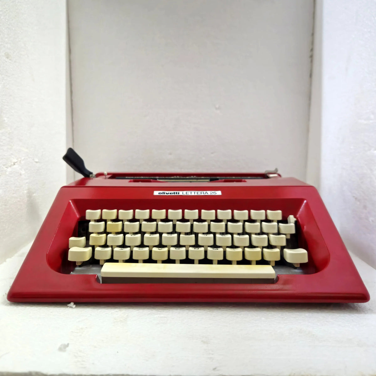 Olivetti Lettera 25 Typewriter Valentino Red
