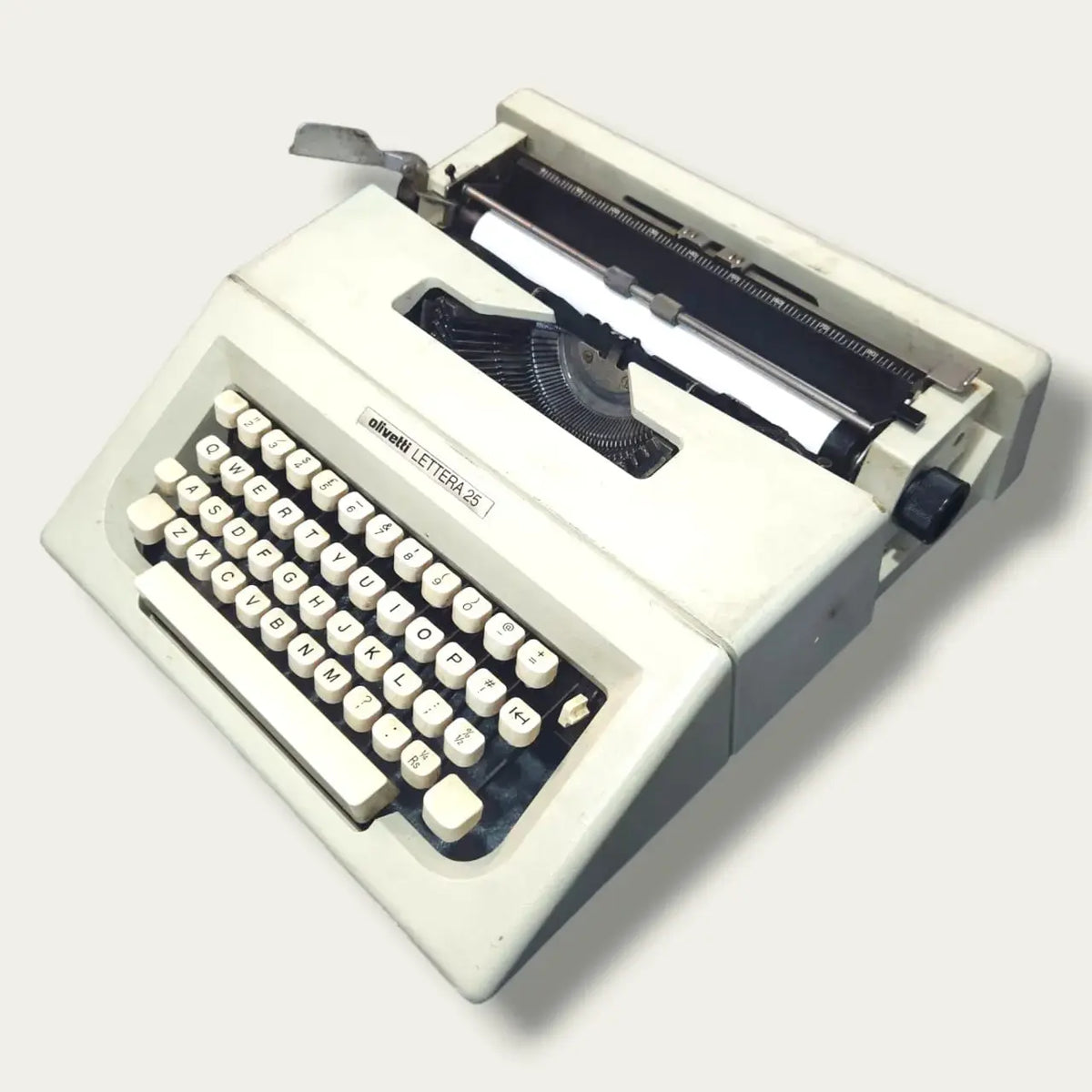 Olivetti Lettera 25 Porcelain White Typewriter