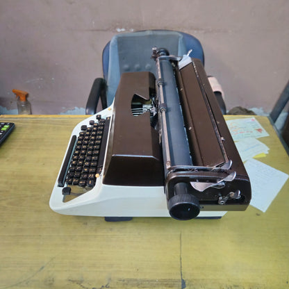 Facit 1720 English Manual Typewriter