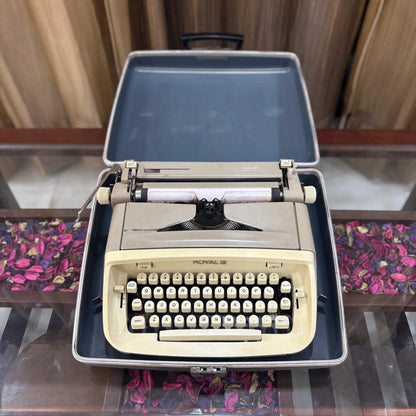 Royal Safari Portable Typewriter