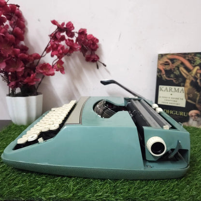 Smith Corona Corsaire Deluxe Typewriter