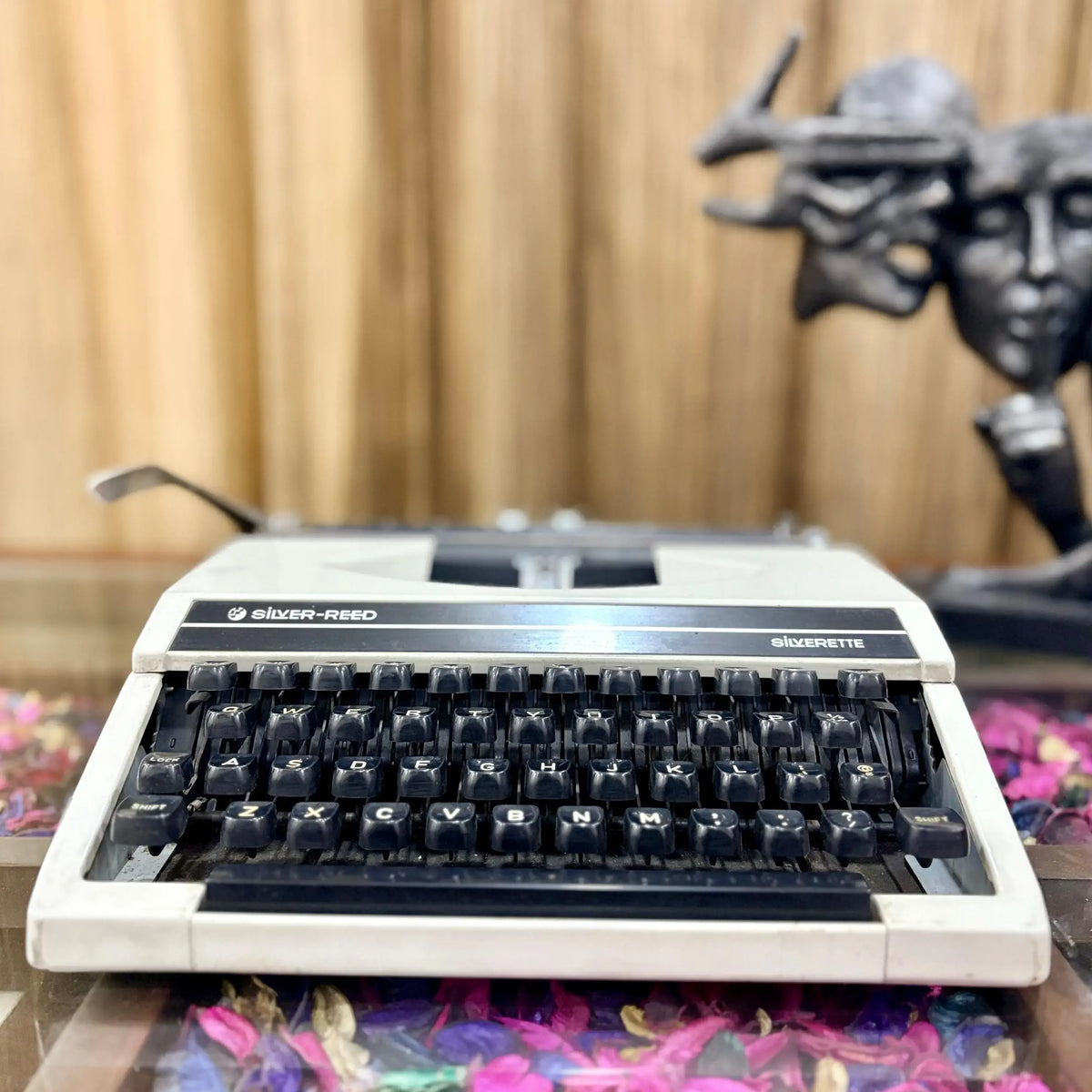Silver Reed Silvertte English Portable Typewriter