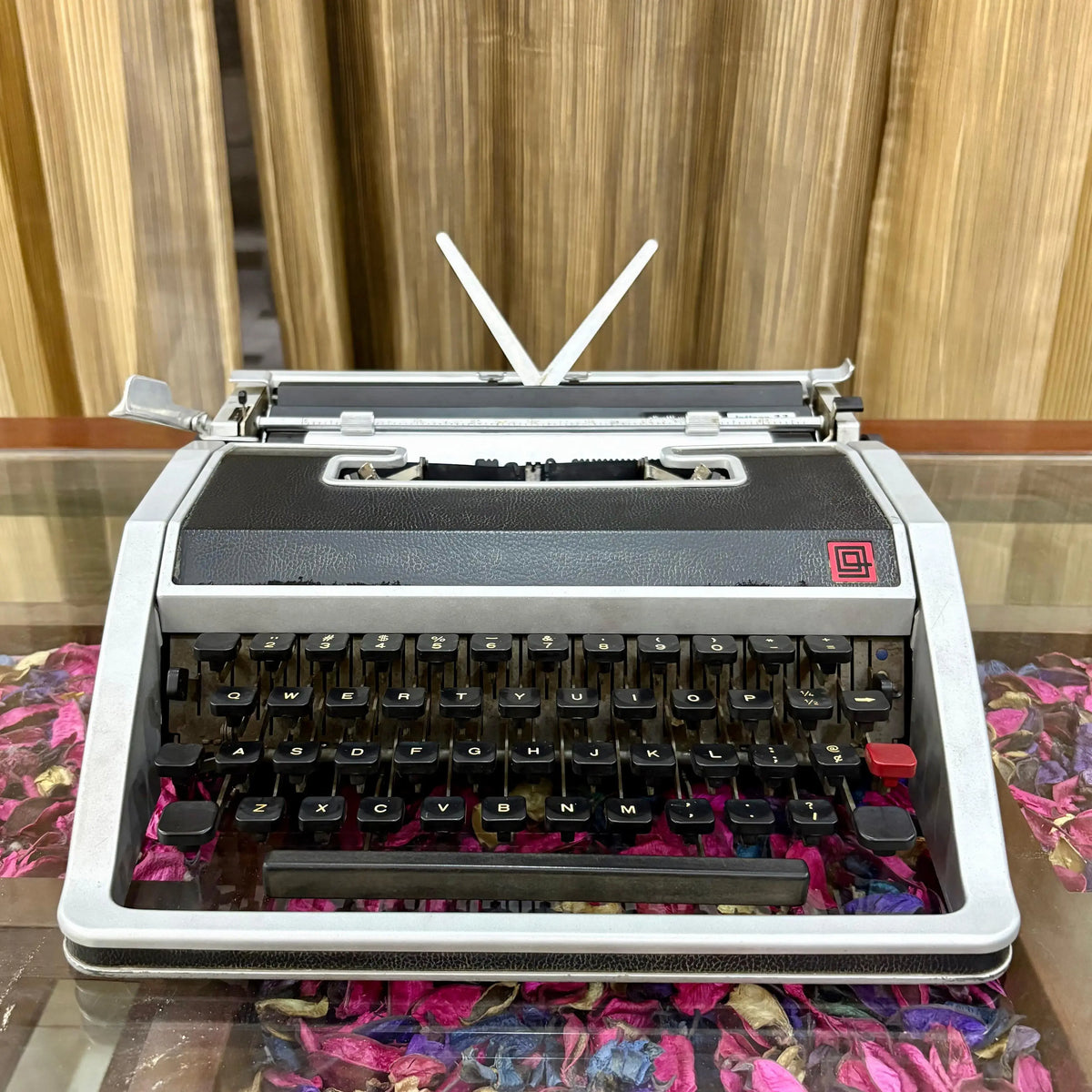 Olivetti Lettera 33 Typewriter