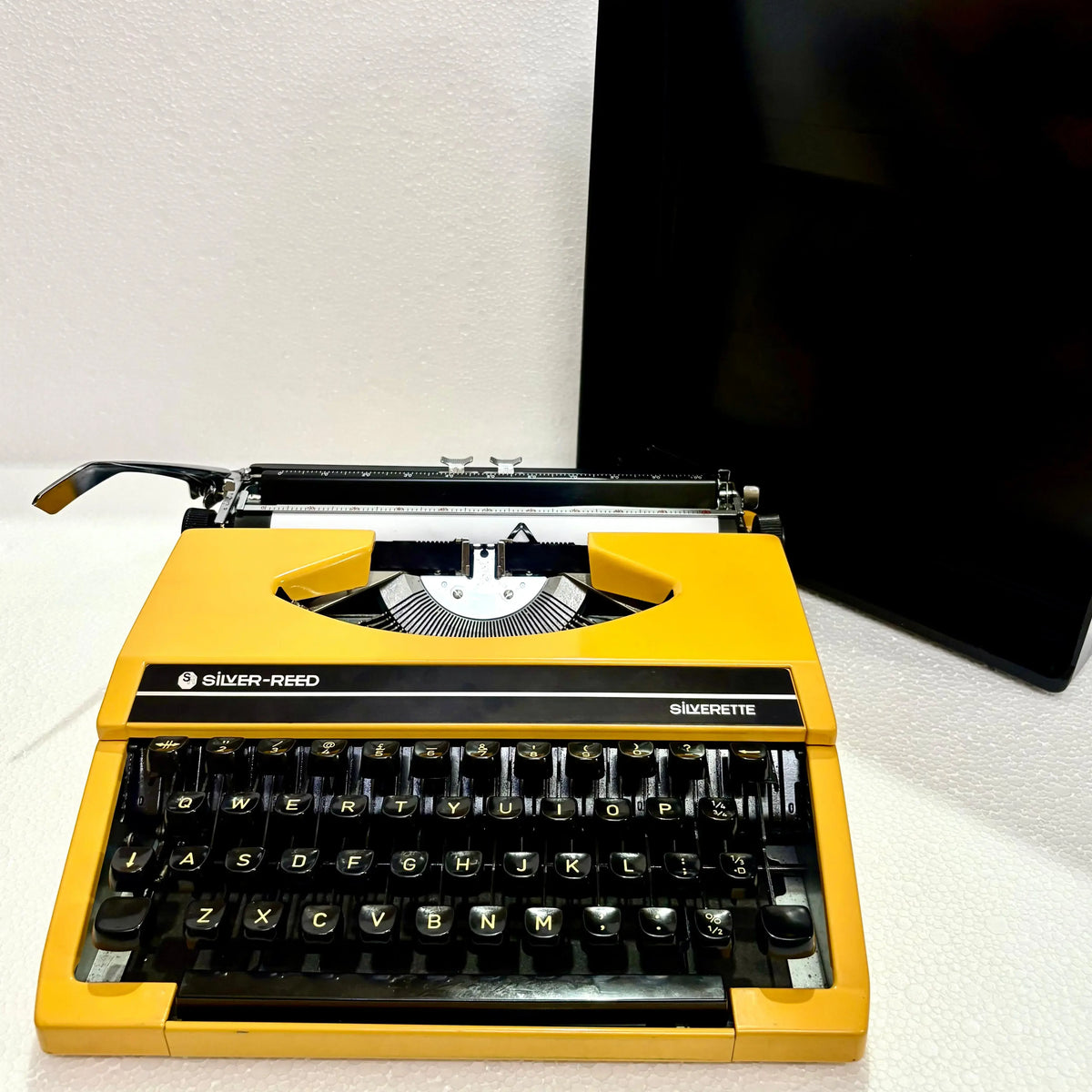 Brand New Silvereed Silverette Typewriter