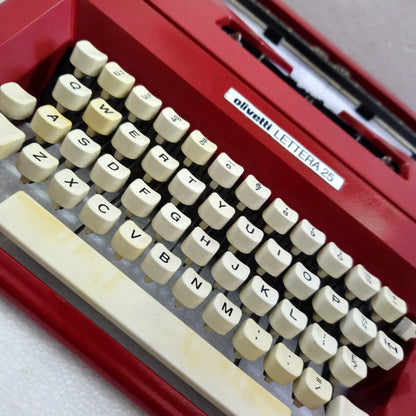 Olivetti Lettera 25 Typewriter Valentino Red