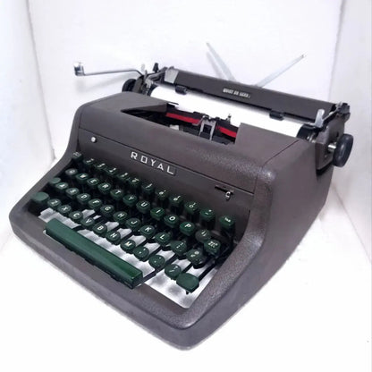 Royal Quiet De Luxe Typewriter