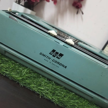 Smith Corona Corsaire Deluxe Typewriter