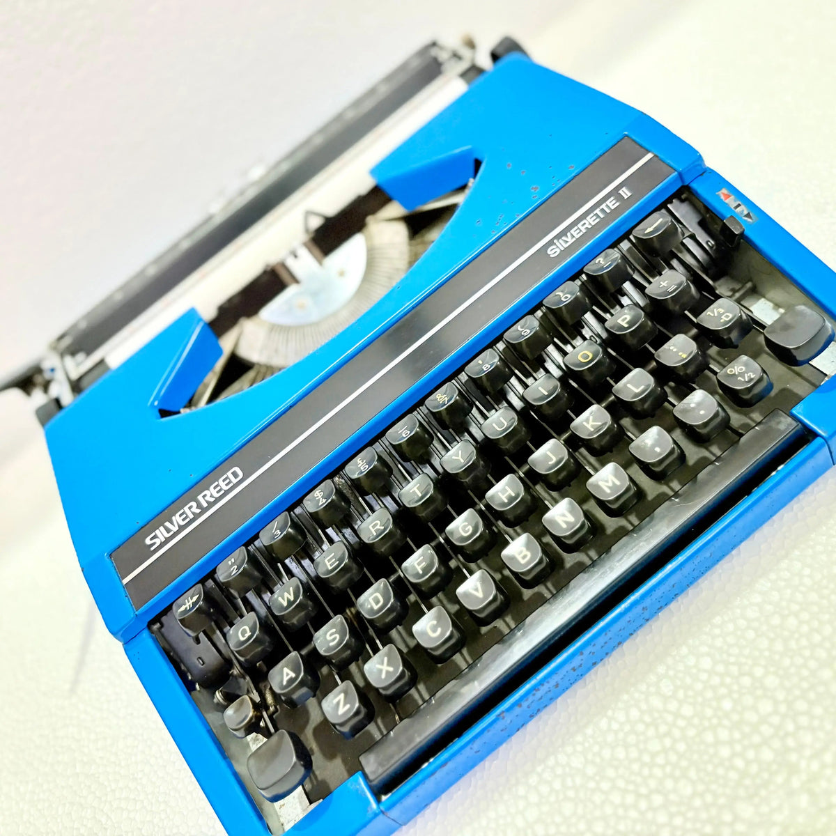 Silver Reed Silverette Deep Blue Portable Typewriter